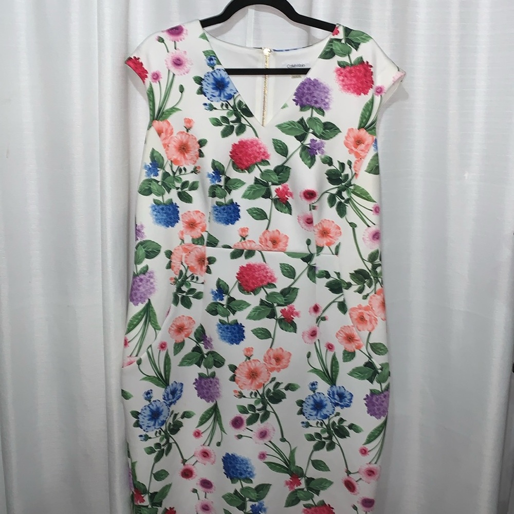 Calvin Klein sz 14 V-neck cap sleeve midi lined floral dress Absolutely stunning